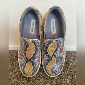 Woman's Steve Madden loafer